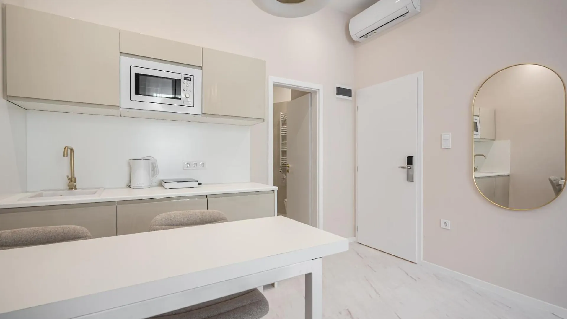 W35- Boutique Apartments, Best Location By Bqa Budapest Apartment